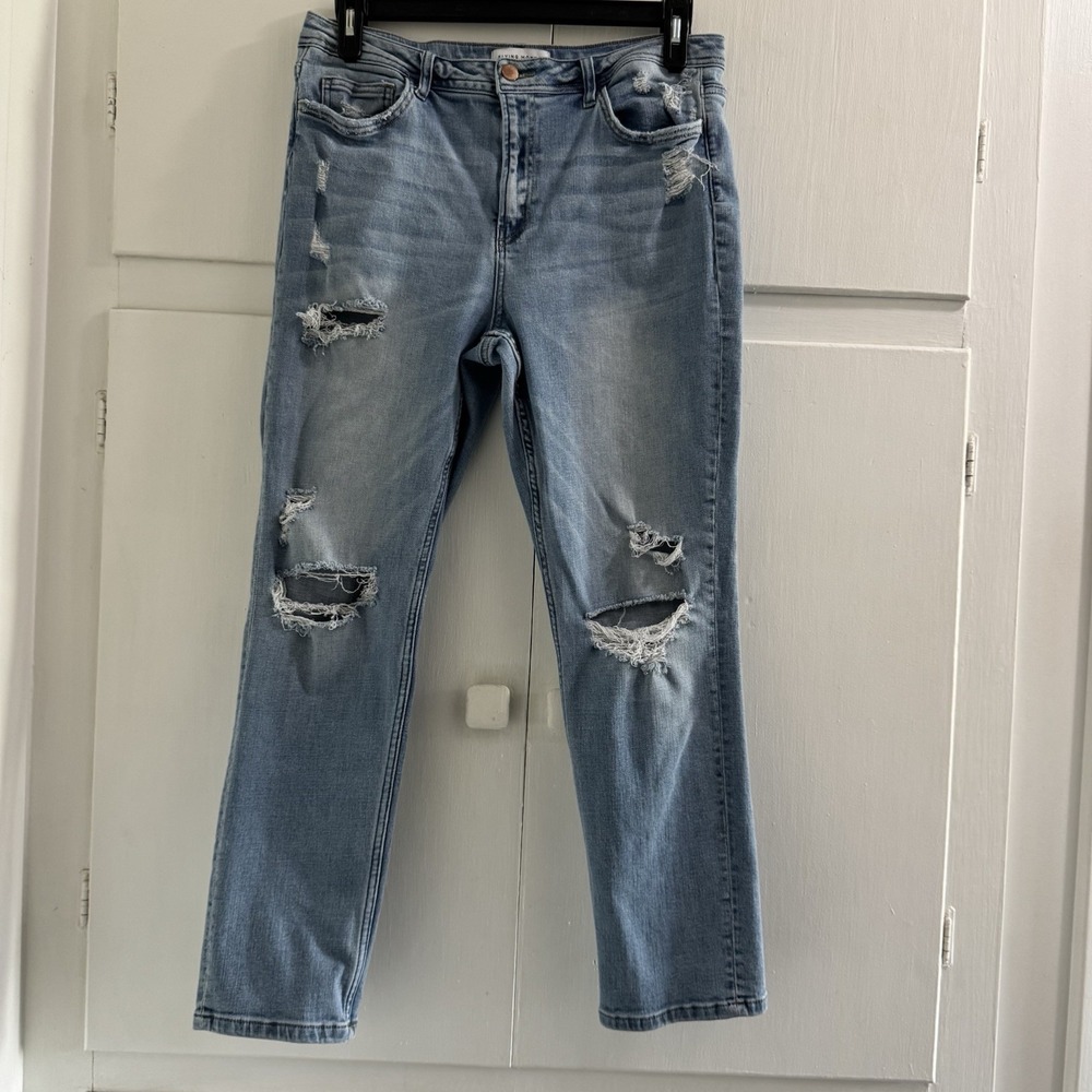 Flying Monkey Women's Distressed Lightwash Straight Leg Jeans - Size 30